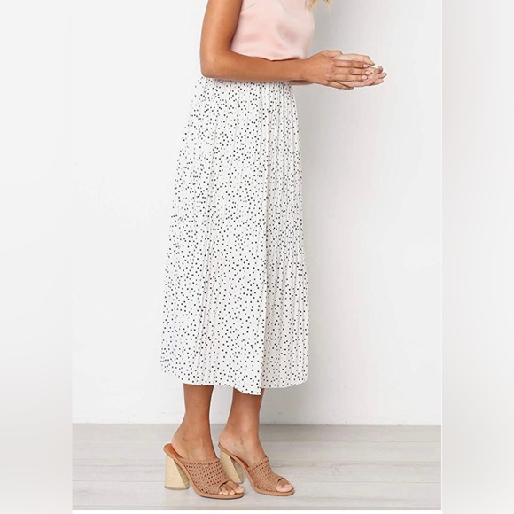Dresses & Skirts - Boutique (NWOT) Long Flowy Polka Dot White Skirt